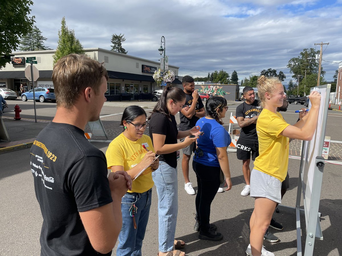 qcontreras's tweet photo. Day 2 of @TimbersFC @ThornsFC @PTStandTogether volunteering with @AdelanteMujeres at Forest Grove farmers market.

#adelantemujeres #forestgrovefarmersmarket #ptfc #rctid #scusa #timbers #thorns #mls #soccer #standtogether #standtogetherweek #volunteer #forestgroveoregon https://t.co/BFBaCTVluW