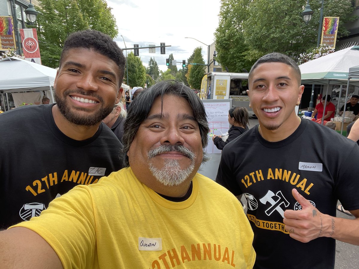 qcontreras's tweet photo. Day 2 of @TimbersFC @ThornsFC @PTStandTogether volunteering with @AdelanteMujeres at Forest Grove farmers market.

#adelantemujeres #forestgrovefarmersmarket #ptfc #rctid #scusa #timbers #thorns #mls #soccer #standtogether #standtogetherweek #volunteer #forestgroveoregon https://t.co/BFBaCTVluW