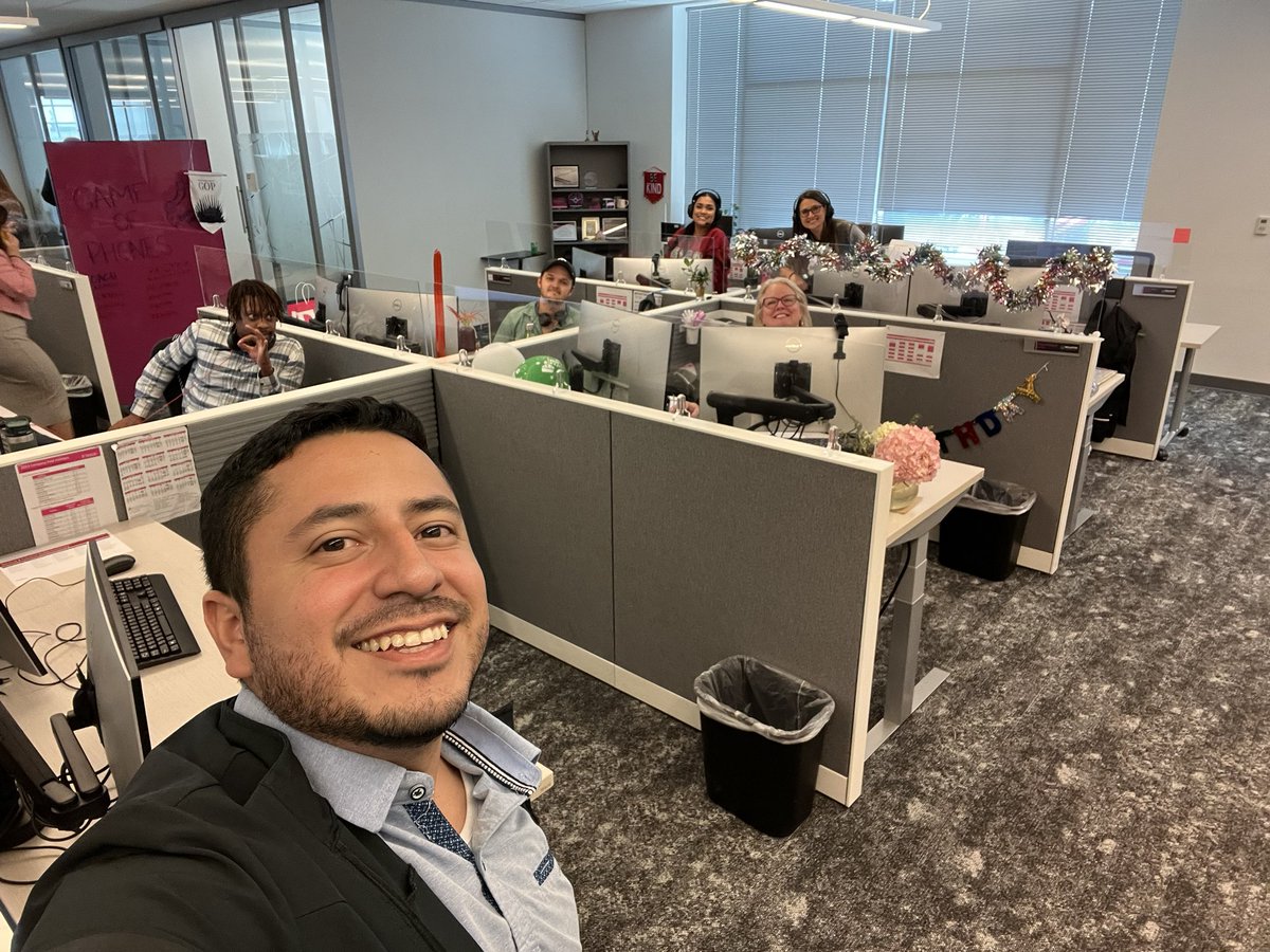 Amazing day from the SMB DFW team!We COMMITTED and we DELIVERED! Absolute pleasure meeting our Sr. Director @RolandFinch7 at the office today and getting some insight on how to be a truly effective leader! 

#smb #sdr #leader #5G #1team1dream #neverstopgrowing #tmobileforbusiness