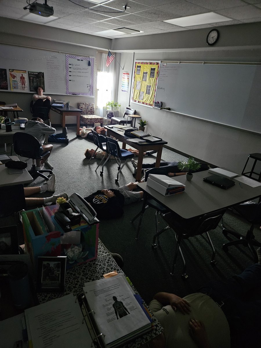 Williamsville Girls Basketball (@coachshade4) on Twitter photo A favorite activity. Talking about stress and managing our time. Ending class with a little muscle tension relaxation. <a href="/WHS15Principal/">Williamsville High School</a> A favorite activity. Talking about stress and managing our time. Ending class with a little muscle tension relaxation. <a href="/WHS15Principal/">Williamsville High School</a>