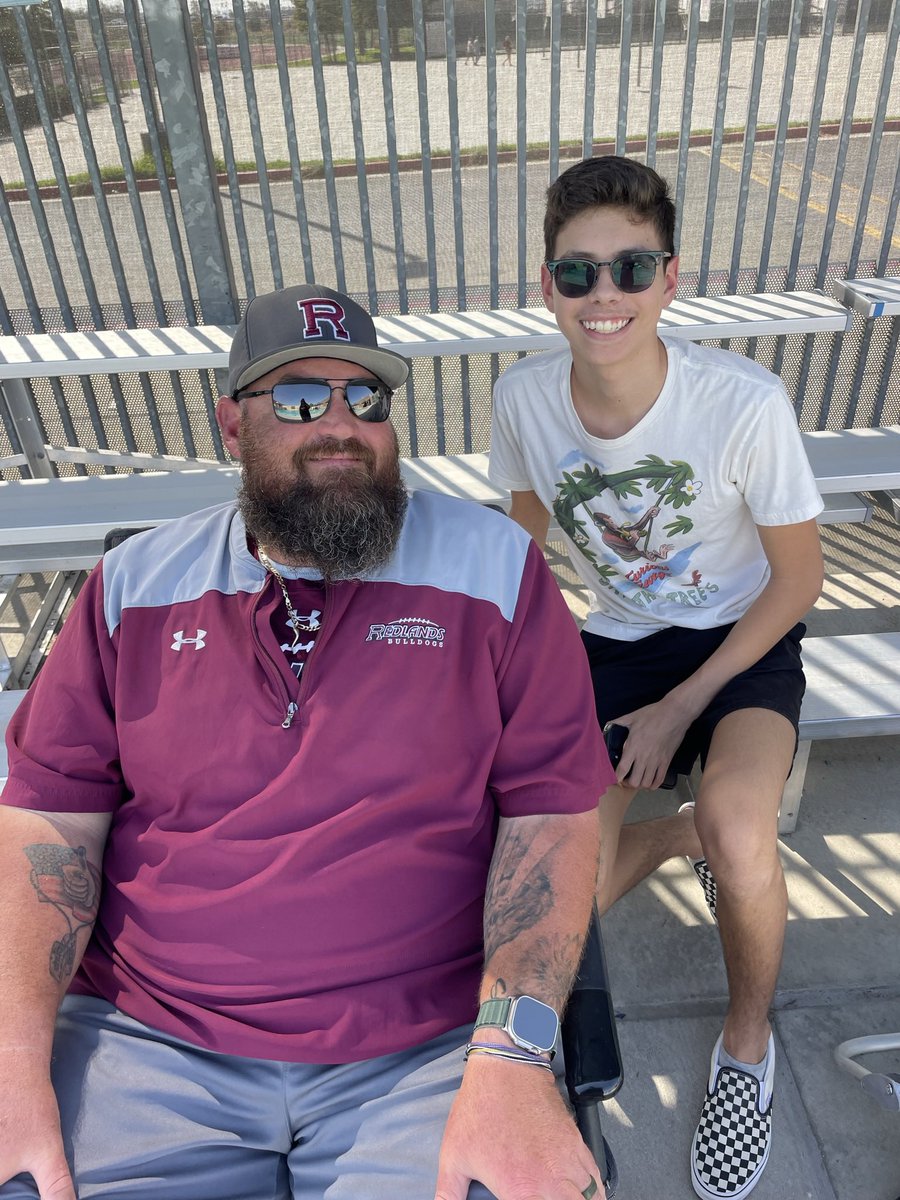 vicnric's tweet photo. The Blackhawks had a home game against Fontana HS and they won! 🙌🏽🤽🏽‍♂️🖤💛 Our Charlie was so happy to have Ric &amp; Niko there today! 😁 Our Charlie was named one of the captains this year and got to go up today and was so proud that Dad &amp; big brother were there! 😊 #cvhsblackhawks https://t.co/iPI3B5Xqic