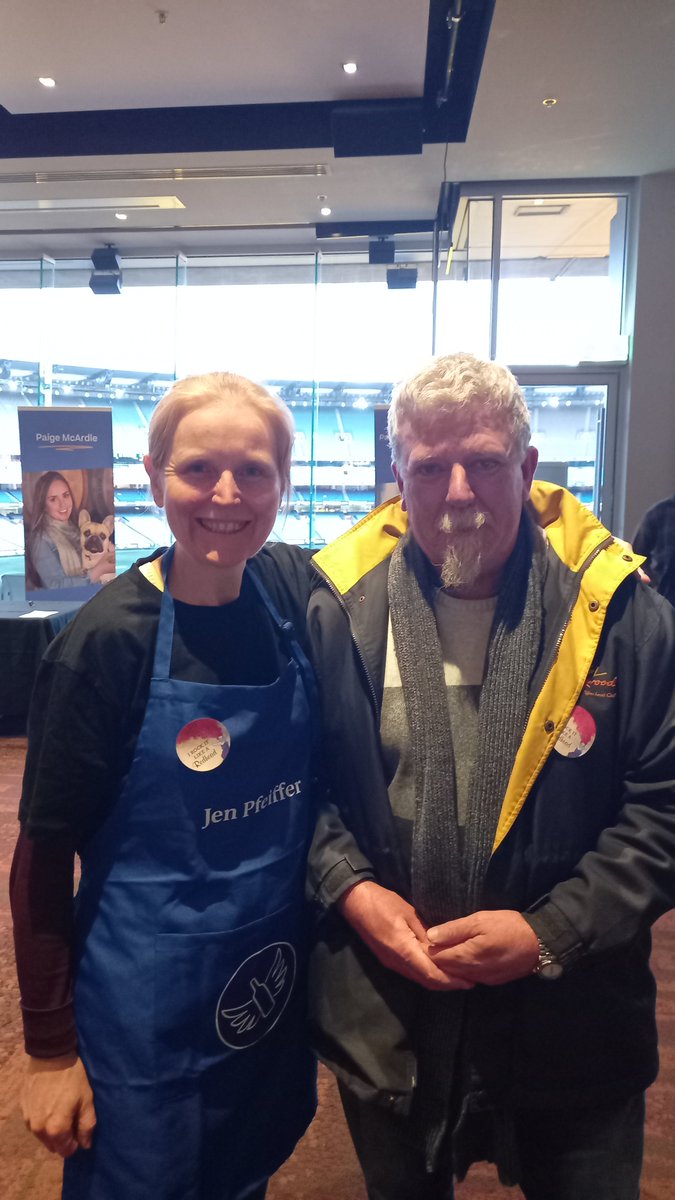 Even better <a href="/NakedWinesAus/">NakedWines Australia</a> was the awesome <a href="/RockItLikeARedH/">Jen Pfeiffer</a> in person !!