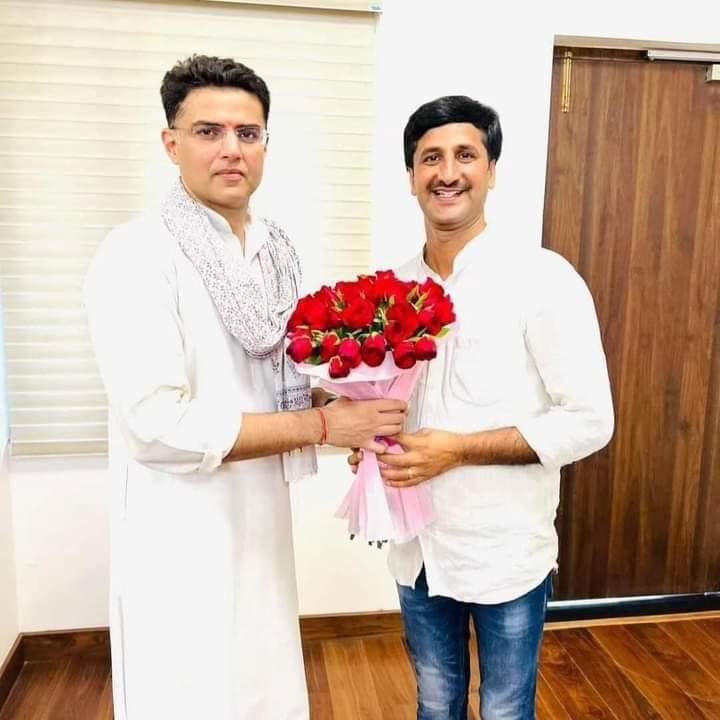 IndrajGurjarinc's tweet photo. जन जन की आवाज़ किसानों एंव युवाओं की मजबूत आवाज़ मज़बूत व्यक्तित्व के धनी लोकप्रिय नेता श्री सचिन जी पायलट को जन्मदिन की हार्दिक शुभकामनाएँ। मै ईश्वर से आपकी लंबी आयु व दीर्घायु जीवन की कामना करता हूँ।@SachinPilot  #HappyBirthdaySachinPilot https://t.co/ED0Tlul3m4