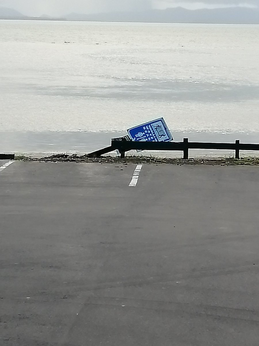 QuentinI20548's tweet photo. @AklCouncil   barrier at end of Roy's road, Weymouth Manurewa deliberately damaged by  a vehicle accessing the beach. Perhaps they took the sign a little too literally. https://t.co/cOYRpajhxM