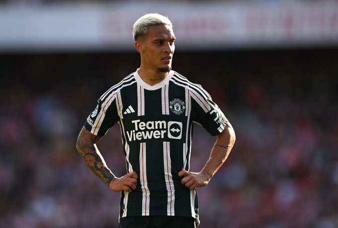 Mercado_Ingles's tweet photo. Manchester United considera suspender a Antony de manera indefinida de toda competición tras las acusaciones de su ex pareja por agresion, violencia fisica y psicologica. [Guardian] ❌🇧🇷 https://t.co/2JJuAoTH7t