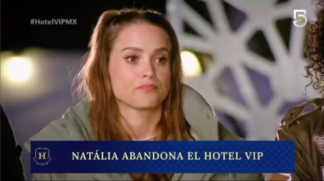 Ocelotl_Mx's tweet photo. @HotelVIPmx @ligiauriarteTV Natalia se despide de sus compañero al perder el  Duelo de la H. No sin antes aventar su veneno.

#TeamLigia #HotelVIPMX #HotelVipE15
#TeamVerde💚#TeamLaMafia #TeamStaff https://t.co/924fM2VH0k