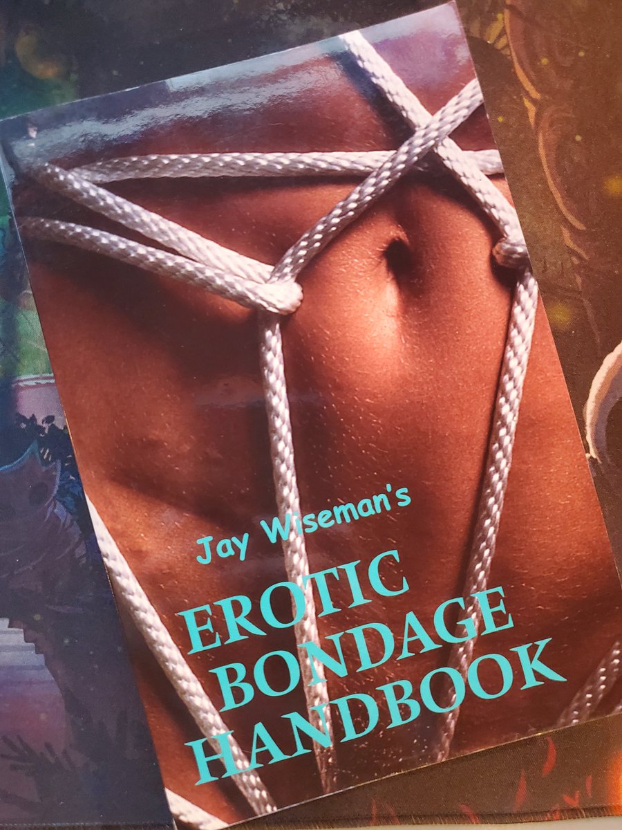 hanthecat's tweet photo. @Rubberasylum Just as good today as it was 20-something years ago when I first picked it up.. Also, it's still in print!
Huh, they even have a kindle version?? *shakes cane at passing cloud* https://t.co/jz4LGuTtba