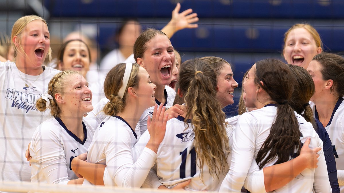 🏐 | <a href="/cunevolleyball/">Concordia Bulldogs Volleyball</a> RECAP: Focused Bulldogs muzzle Midland in top 10 battle - cune.edu/athletics/team…

Coach Boldt: "We were pretty locked in. I was proud of the focus for sure."