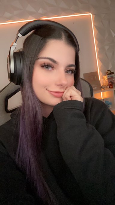 Ya ando en directo c: hoy valo valo valo mucho valo c:  https://t.co/yqx84Vf9v5 https://t.co/594F1CW<a href="/tag/valorantchampions"class="tags"><span>#valorantchampions</span></a>