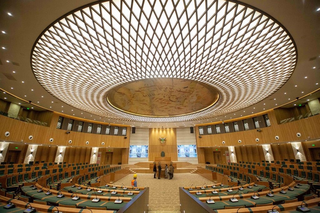 daddyhope's tweet image. RETWEET

This is probably the most important tweet I will put out in the next 5 years.

Today Zimbabwe will be a swearing in its new Members of Parliament that will serve Zimbabweans for the next 5 years after the recent elections.

The Zimbabwean crisis has been anchored on the…