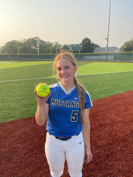 Big shout out to <a href="/elliridgley/">Elli Ridgley</a> on her first ever 💣 and G. Barton on hitting frozen ropes today to help get the W @ Gretna. Great day to be a Mustang!