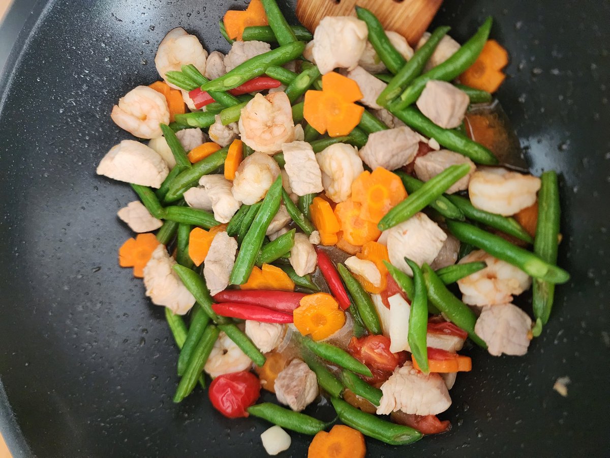 nathjarat's tweet photo. Look nice. Cooking at home is cheaper than eating outside, when in #Berlin #visitBerlin
美味しそうですよね。家庭でクッキングすれば、レストラン🍺🍴より安いですよね。#タイ料理
#Selberkochen ist wirklich billiger als essen gehen.
#Mukdahan style #มุกดาหาร https://t.co/sS2fsPTOOm