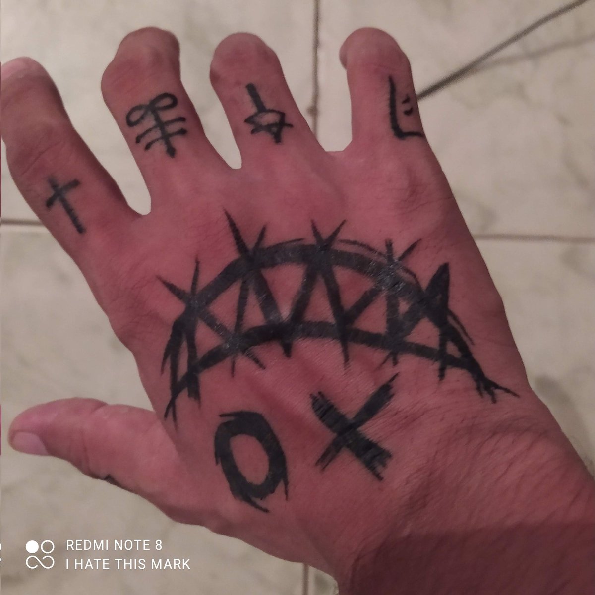 AsmodeoLust's tweet photo. Ya luego de terminar y con un retoque a los dedos #tatto #tattoos https://t.co/puD2VQQkYq