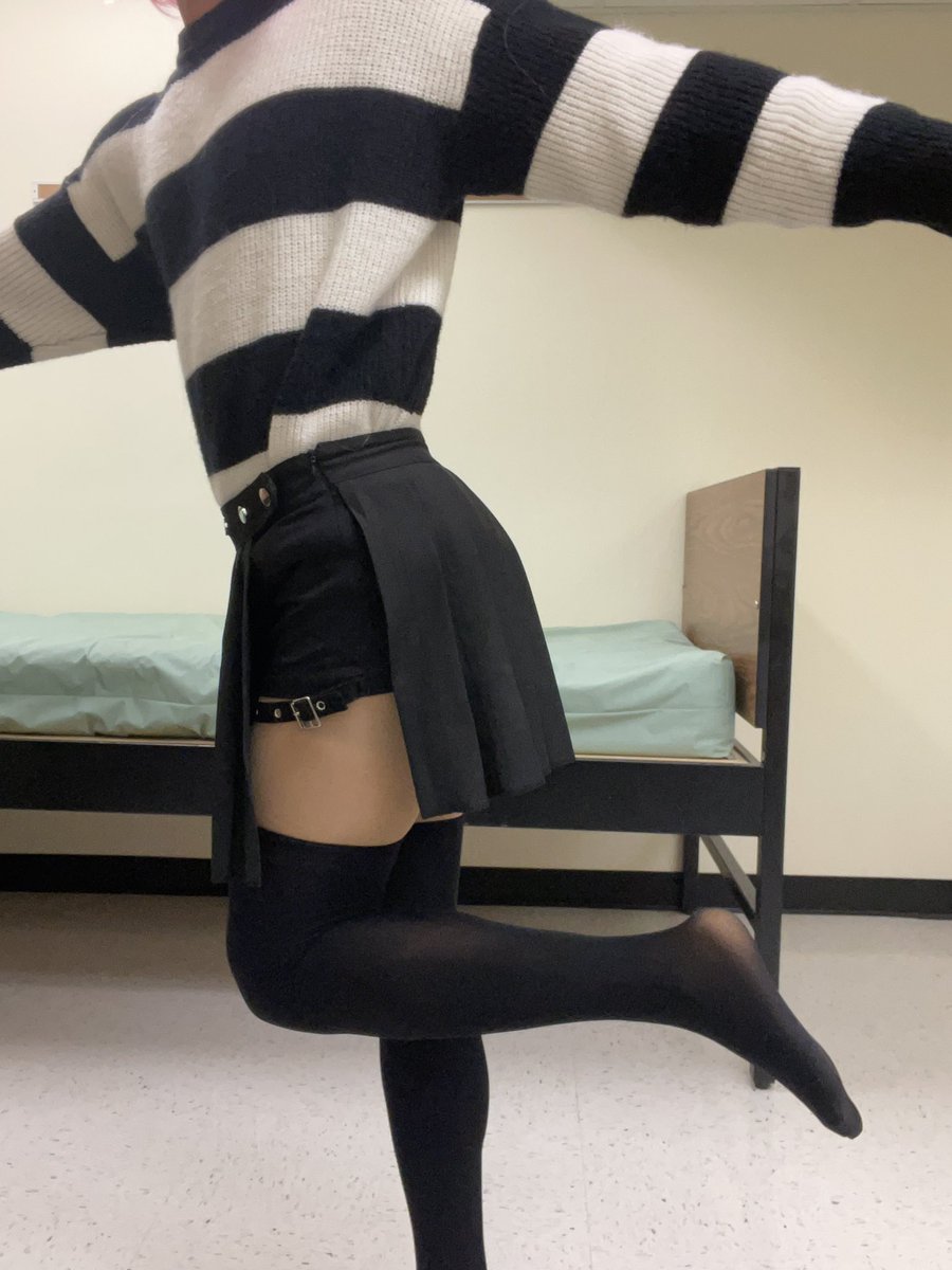 Femnyl's tweet photo. More Emirichu cosplay!! @EmirichuYT if you don’t like this I sworryy🫣
#femboy #otokonoko #cosplayer #crossdresser #anime #kawaii #cute #hot #makeup #crossdress #thighs #thigh #thighhighs #skirt #emirichu https://t.co/qCdCTySzNO