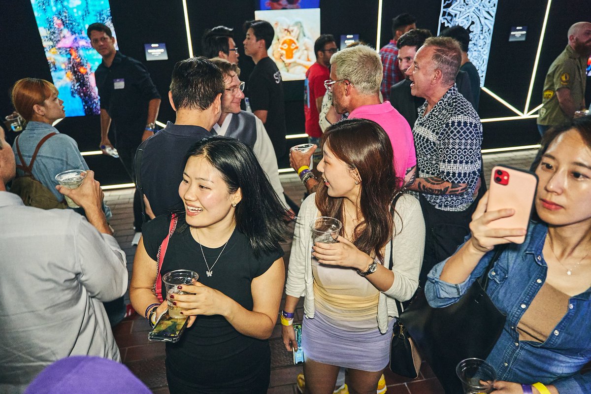 Moments from The Gateway: Korea opening night party in Seoul 🇰🇷📸

Featuring: @beeple, @mattmedved, @nostalgic_dream, @orensten, @joshrubin