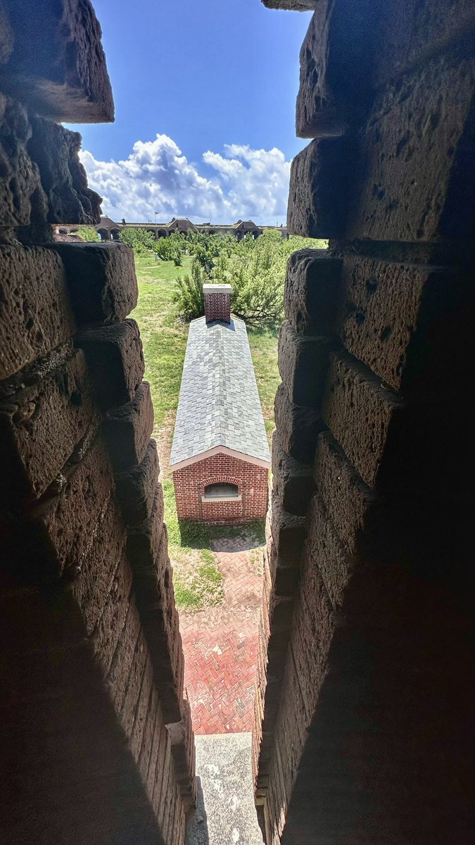 MightyThor72's tweet photo. Dry Tortugas National Park, 70 miles west of Key West. 

#DryTortugas #DryTortugasNationalPark https://t.co/sQPtqo8ZzY