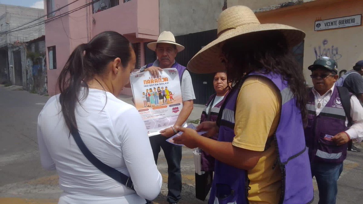La #BrigadaVioleta llegó a Tlaltenco 💜🌟 Recorriendo cada rincón, casa por casa, llevando información vital para niñas y mujeres. Para recordarte que ¡No estás sola! Junt@s para erradicar la violencia de género. En #Tláhuac #MujerEsTransformación