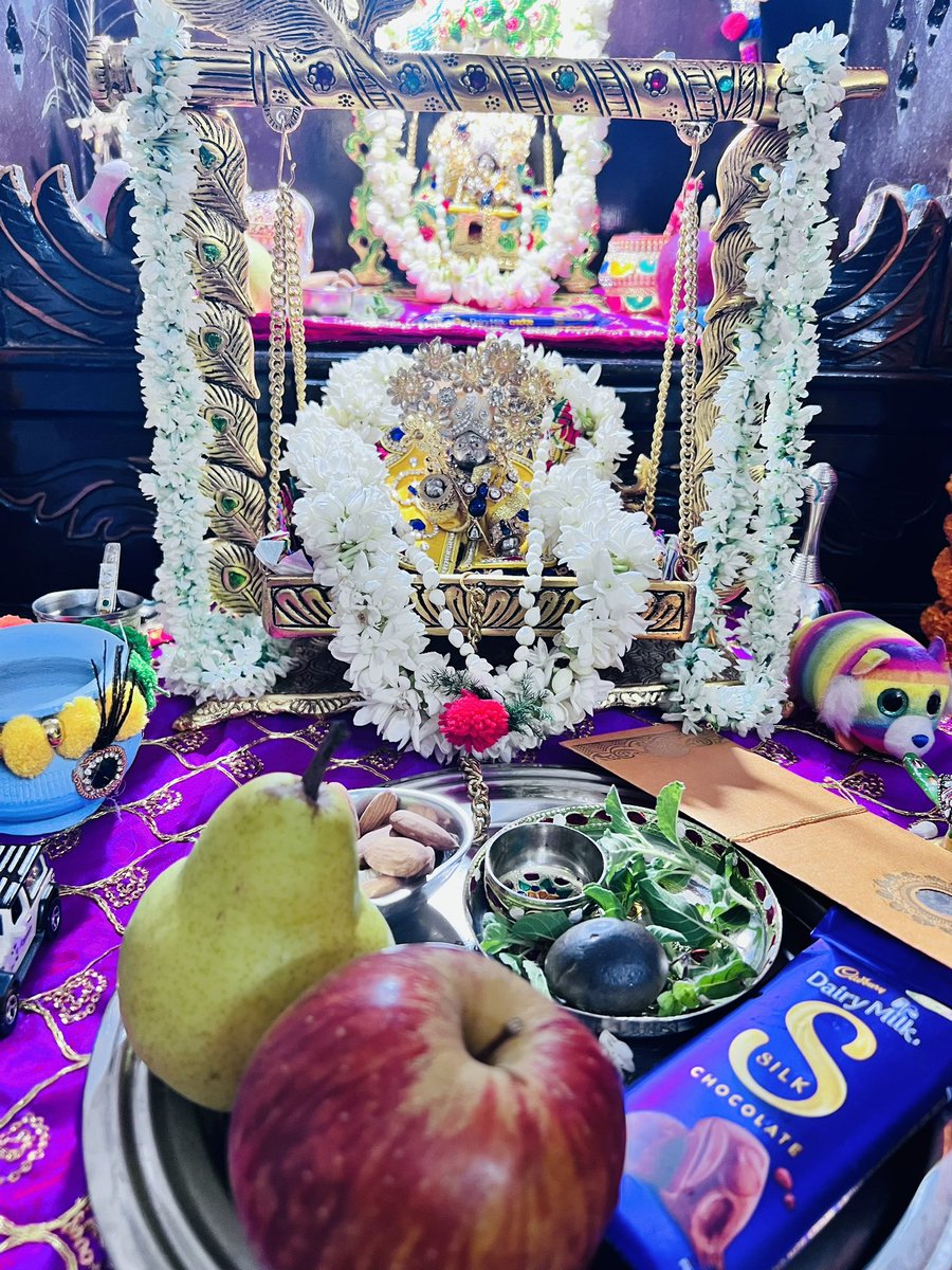 pankaju17's tweet photo. हे आनंद उमंग भयो, जय हो नन्द लाल की
नन्द के आनंद भयो, जय कन्हैया लाल की
बृज में आनंद भयो, जय यशोदा लाल की
हाथी घोडा पालकी , जय कन्हैया लाल की

#Janmashtami 
#Makhanchor #LaddooGopal 
#Janamashtami2023 #KrishnaJanmastami #श्रीकृष्ण   @RachnaUpadhya https://t.co/PbHQ0x6C25