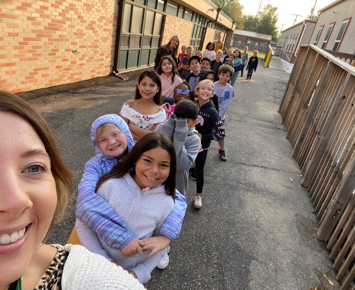 Wilder_GFPS's tweet photo. Our 3rd Graders kicked of Wellness Wednesday by taking a good walk this morning! We are proud to team up with GF Blue Zones Project to build a healthier community! #WilderHasTheBest https://t.co/JNVcIPkhtJ