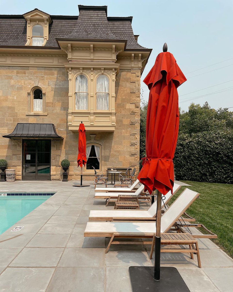 Fais comme chez toi! (Make yourself at home 😉) 

<a href="/thefrancishouse/">The Francis House</a> is <a href="/Forbes/">Forbes</a>  choice for the best Bed &amp; Breakfast in The Napa Valley. 

📷: @collectivelycandice