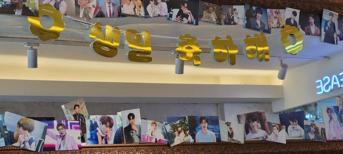 🖤🩶 𝓦𝓪𝓻𝓶𝓽𝓱 𝓸𝓯 𝓢𝓮𝓹𝓽𝓮𝓶𝓫𝓮𝓻  🩶🖤
      Birthday Cafe for VAV Jacob

📍 Coffee Please 커피플리즈
@cp_roasterycafe
논현역 3번 출구에서 103m

📆 9월 7일 -8일
⏰ 오후 2시 - 8시까지

많은 방문 부탁드립니다 !
 
#VAV #Jacob #장펑 #张朋