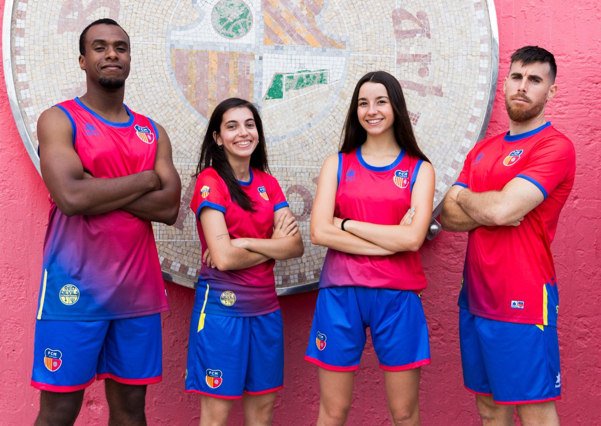 martinenc's tweet photo. 🎽 Arriben les noves equipacions principals del #FCMartinenc!

🎁 S'estrenaran durant aquest inici de curs

📝 Tots els detalls i fotografies, al web ⏩️ https://t.co/bBP3b4Ugjw

#SomMartinenc ❤️ https://t.co/XUNrUpU0Kk