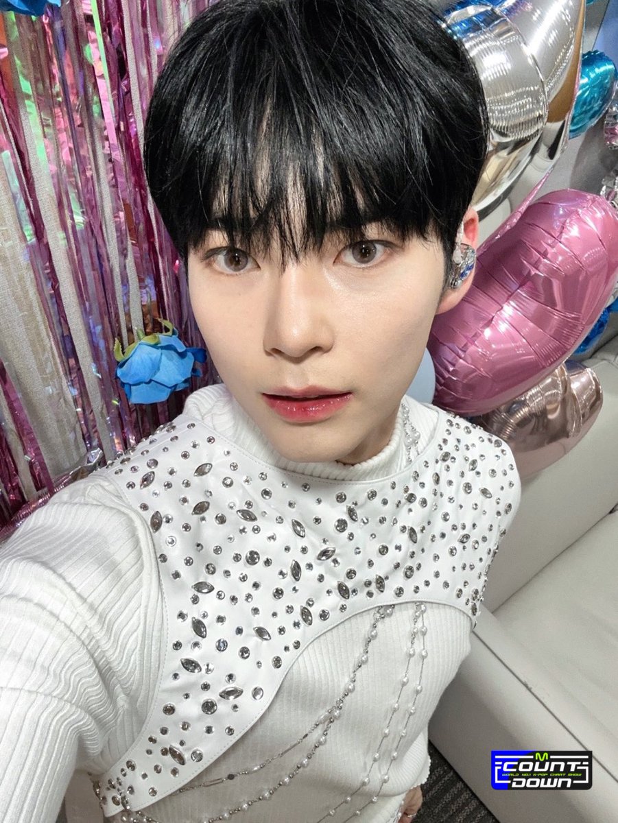 저 엠카, 수많은 삼행시 경력직으로... 😎
👑🐹𝙉𝙀𝙒 𝙈𝘾 한빈이를 위한 시 하나 올리겠습니다
운 띄어주세요(비장)

성💙한빈‼️
한💙번 보자보자 하니까 진짜...
빈💙틈없이 완벽하네? 실력부터 비주얼까지 우리 엠씨 자랑스러워서 우뜩해~(˃᷄ꇴ˂᷅ ૂ๑)

#성한빈  #ZEROBASEONE #아기햄씨