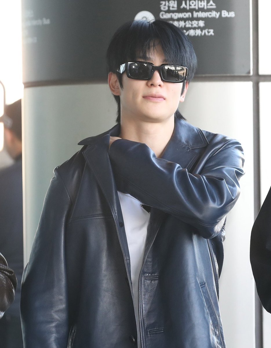 JJHLOOKS's tweet photo. jaehyun is so cool https://t.co/xQ712Cs30c