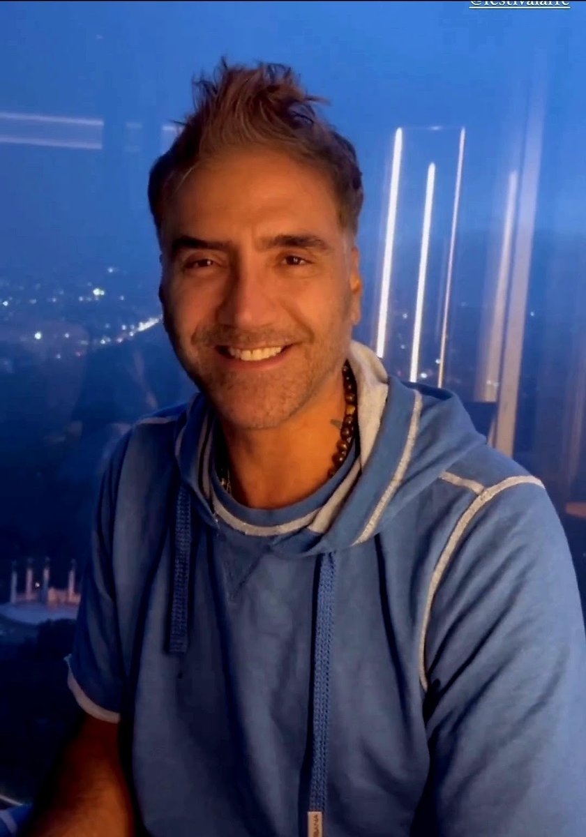 popermami's tweet photo. Muy buen día @alexoficial 
Mucho mucho exito en la gira 
Desde Mallorca 🌹 https://t.co/5sS3JTwk13