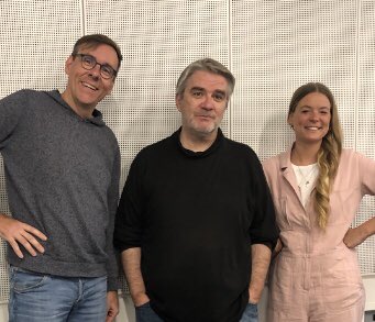 skoldehoff's tweet photo. Wir sind online. #tatortkunst ist da! Mit fünf Geschichten in sieben Folgen @DLF . Grooooooße Freude. #art #truecrime #podcast #investigativ 
Hört's Euch an:
https://t.co/Yd4RrcNnc5 https://t.co/sH63FVA7pv