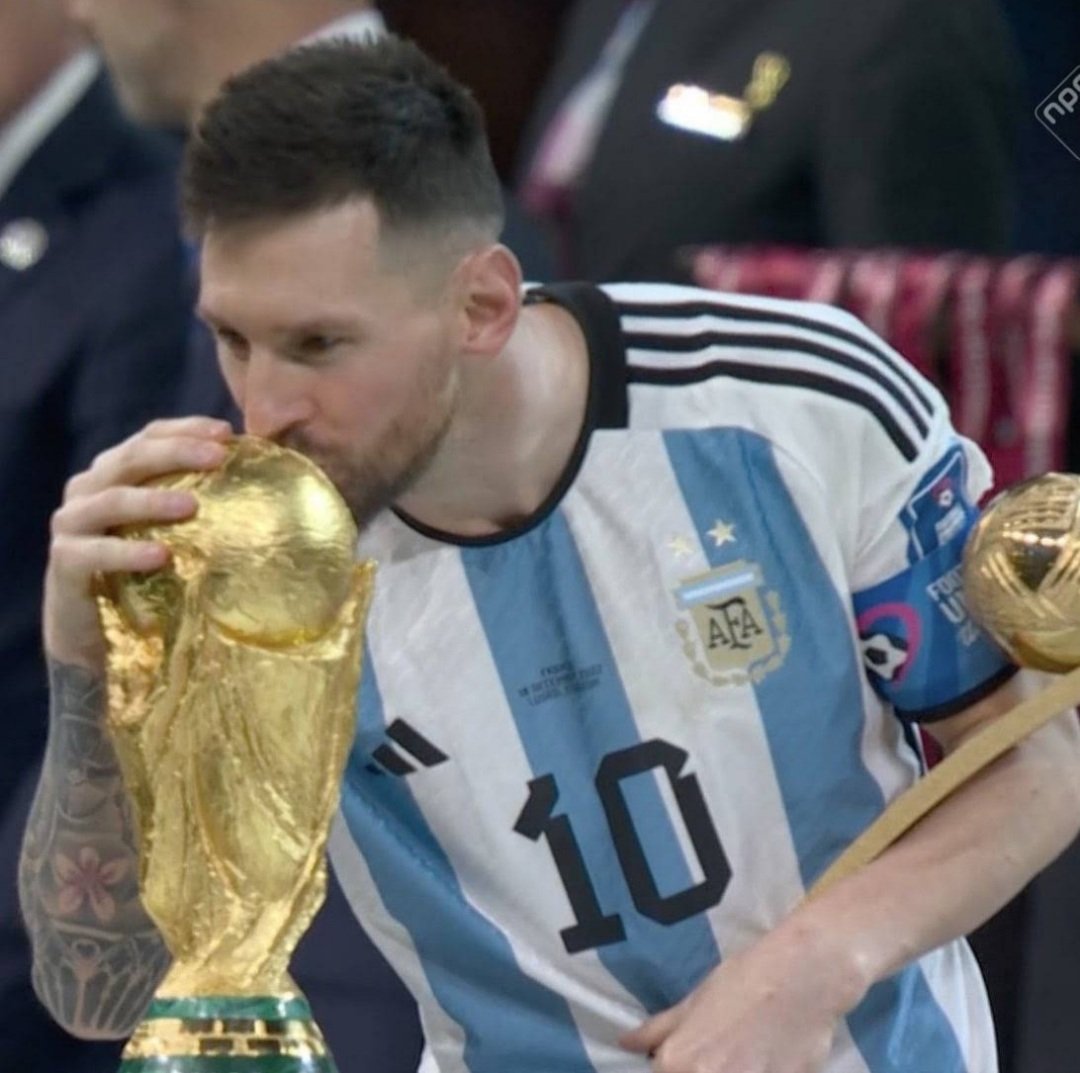 LimFinko's tweet photo. @SaraFCBi He deserve it #Messi𓃵 https://t.co/AyfNy0TfgR