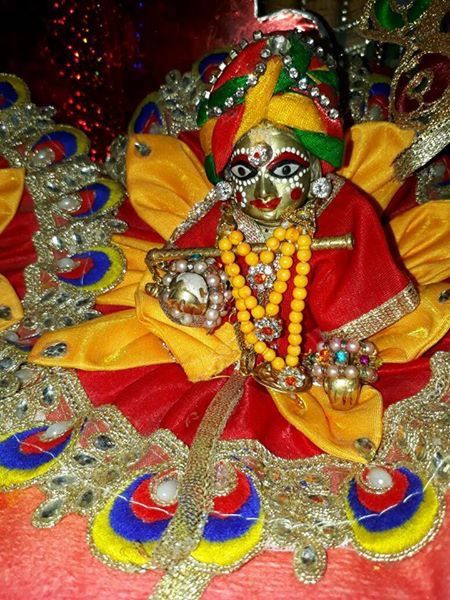offiVishnu_s019's tweet photo. सर्वभूतात्मकस्सर्वग्रहरूपी परात्परः ! एवं कृष्णस्य देवस्य नाम्नामष्टोत्तरं शतं, ॥ अत्युपद्रवदोषघ्नं परमायुष्यवर्धनम् ! श्रीकृष्ण: कमलानाथो वासुदेवः सनातनः ! आप सभी मित्रो को श्री कृष्णजन्म अष्टमी की हार्दिक शुभकामनाएं 🚩
#जयकृष्ण 
#श्रीकृष्णजन्ममहोत्सय https://t.co/hz7y9QHFj5