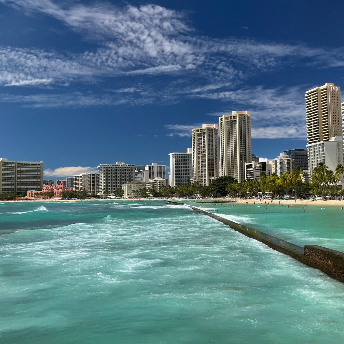 hawaii_isla808's tweet photo. Waikiki Beach today☀️📸❤️🙏🏼🏝️🌺🏖️🍹🌴🏊♂️🤟🏼 #hawaii #waikiki #oahu #waikikibeach #ipadmini6th https://t.co/zwOXoxlgMP