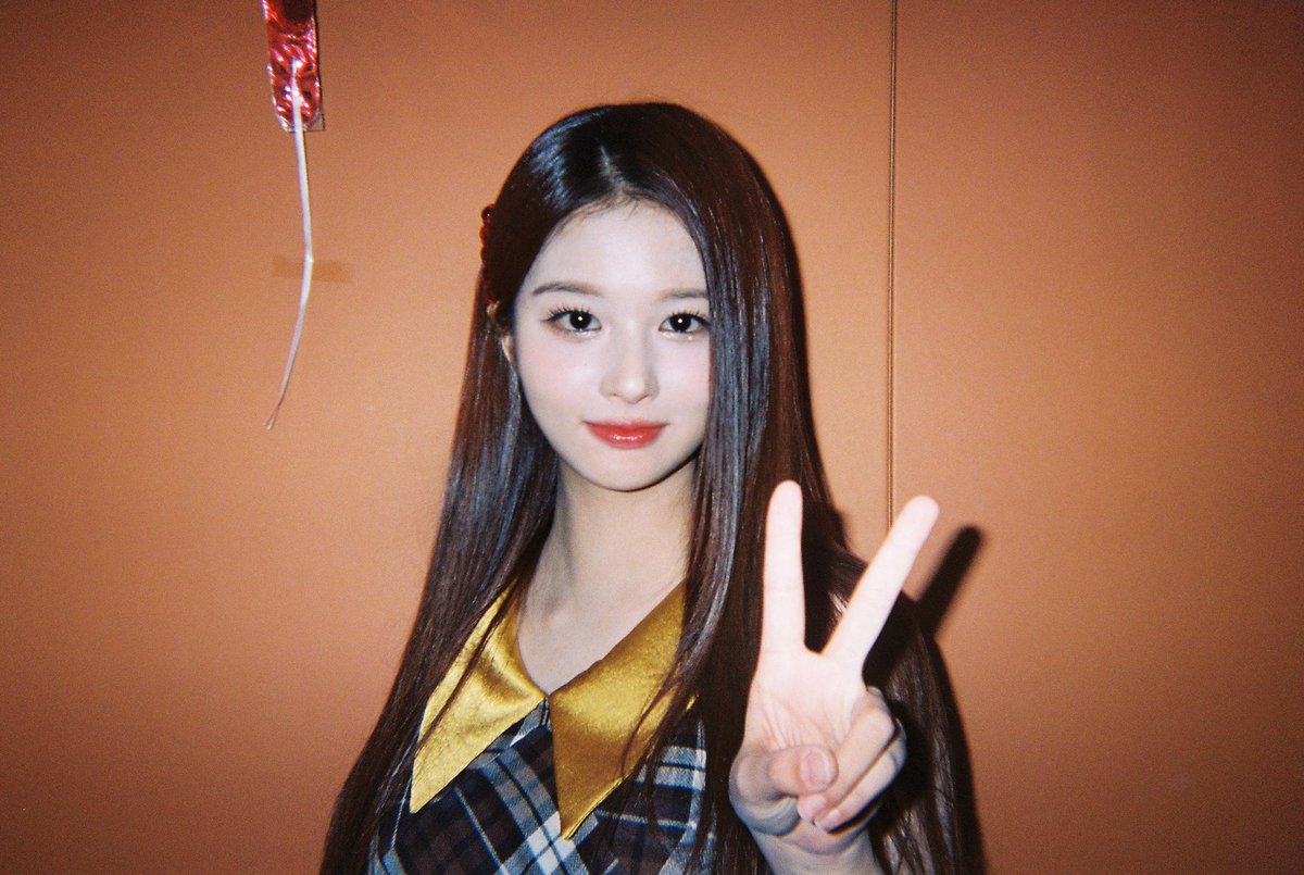 NMIXX_official's tweet photo. [📸] #N_SNAP 🔥💛
in MBC 쇼! #음악중심

#NMIXX #엔믹스
#설윤 #SULLYOON https://t.co/jYIr66LCg8