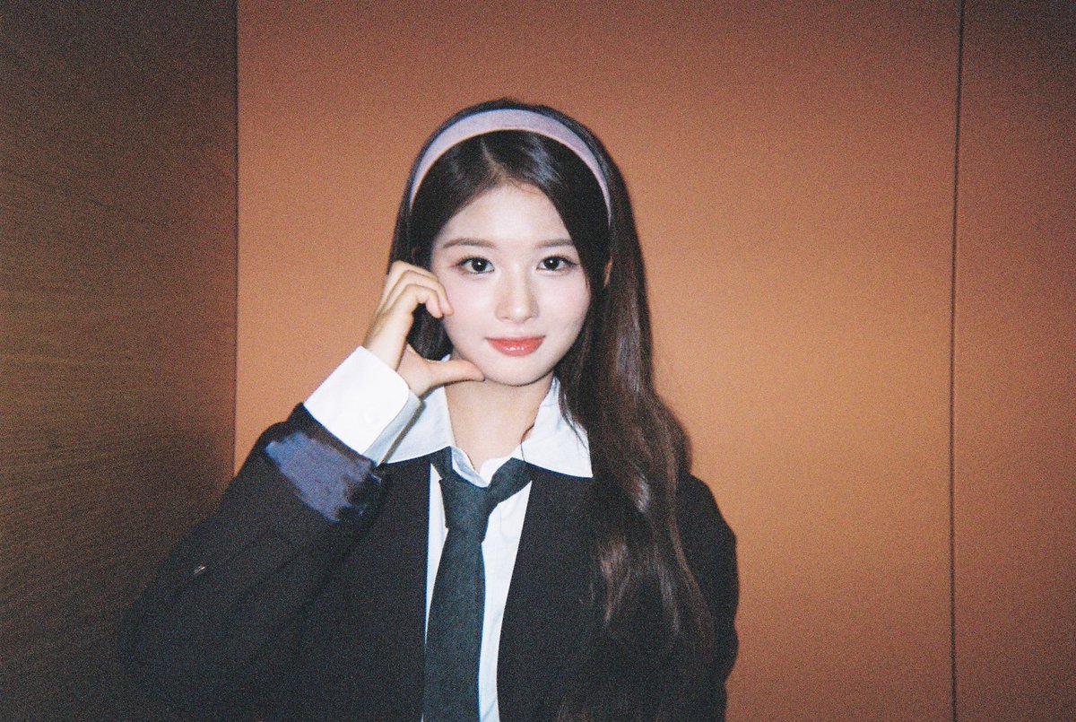 NMIXX_official's tweet photo. [📸] #N_SNAP 🖤🩷
in MBC 쇼! #음악중심

#NMIXX #엔믹스
#설윤 #SULLYOON https://t.co/7sJ0uObZoI
