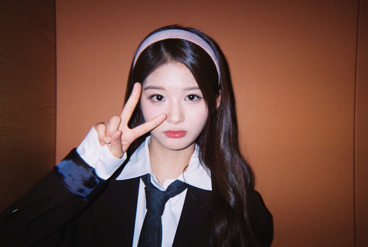 NMIXX_official's tweet photo. [📸] #N_SNAP 🖤🩷
in MBC 쇼! #음악중심

#NMIXX #엔믹스
#설윤 #SULLYOON https://t.co/7sJ0uObZoI