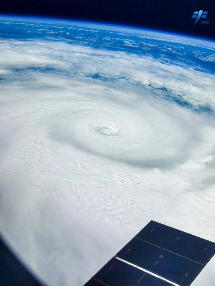 YangZha42341102's tweet image. Let&apos;s follow the space photographers’ lens, wander through the magnificent universe.🪐🪐 #WorldPhotographyDay #wallpaper #ChinaSpaceProgram #CSS