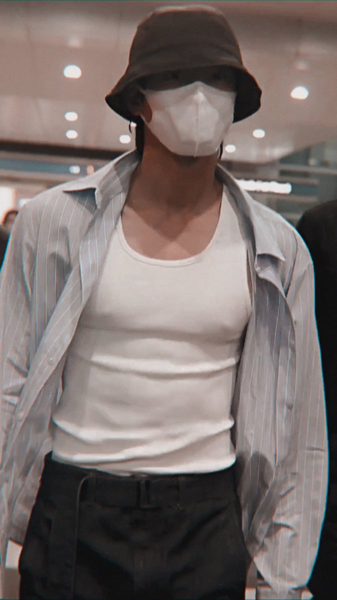 xxxxmagiq's tweet photo. Eunwoo choose the violence today. https://t.co/JR0O9JPEN4