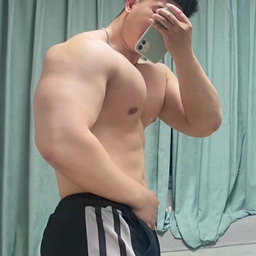 看到没 我是有腹肌的