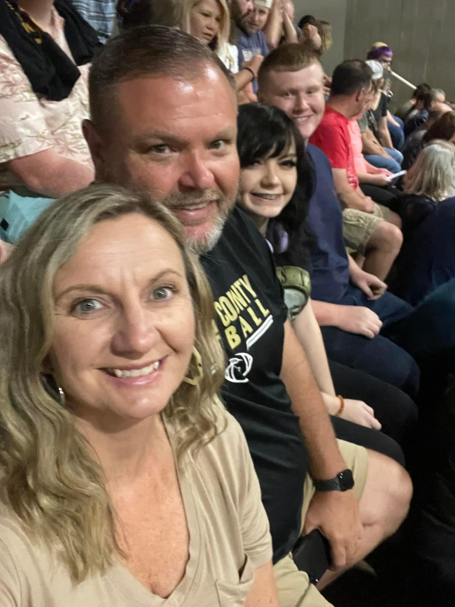 Fun night with this crew at the Guns N’ Roses concert!