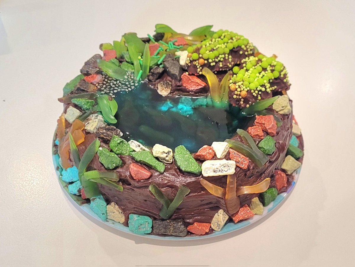 Threatened Species Bakeoff 2023! It's a Spotted Tree Frog (Litoria spenceri) ecosystem with 2 well camouflaged chocolate frogs, tadpoles & an egg mass in their waterway 🐸 These frogs are part of @ZoosVictoria's 27 priority Fighting Extinction species 💚 #tsbakeoff2023