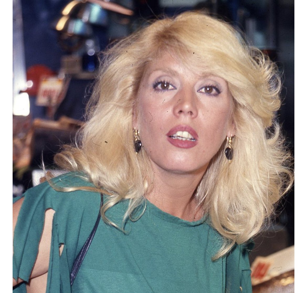 JesusCintora's tweet photo. Muere María Jiménez, cantante, bailaora y actriz: “Un espíritu indomable, una personalidad arrolladora, una mujer fuerte y valiente. Dejó una impronta contra la violencia de género. Siempre con la verdad saliendo sin censura de sus labios” #SeAcabó https://t.co/zoGij5bWjh https://t.co/8K0e6UjYmT