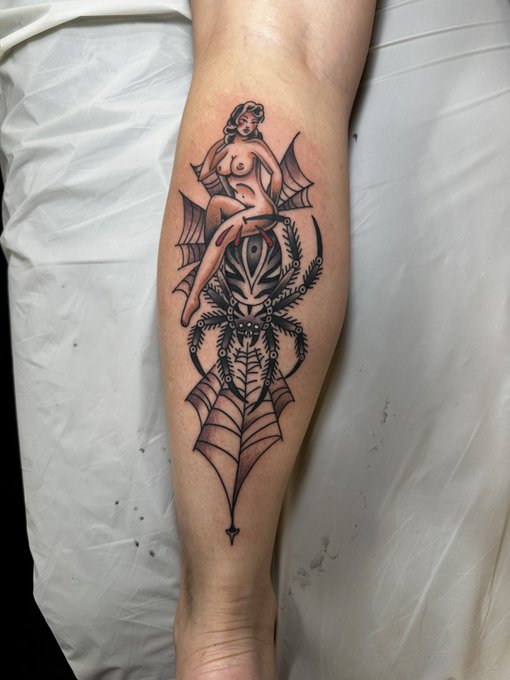 Beyond stoked with how this one came out. Right pic has saniderm applied 🙂 Artist is @/pickdog on IG