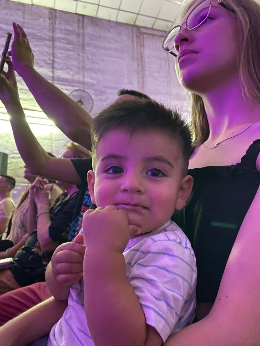 Fuiste el hermano varón que siempre quise tener, me acompañabas y me buscabas todo el tiempo para jugar juntos, te enseñé y me enseñaste muchísimas cosas. Te necesito y te extraño todo el tiempo :(
Te amo con mi vida entera bb de la hermana😭😭💖