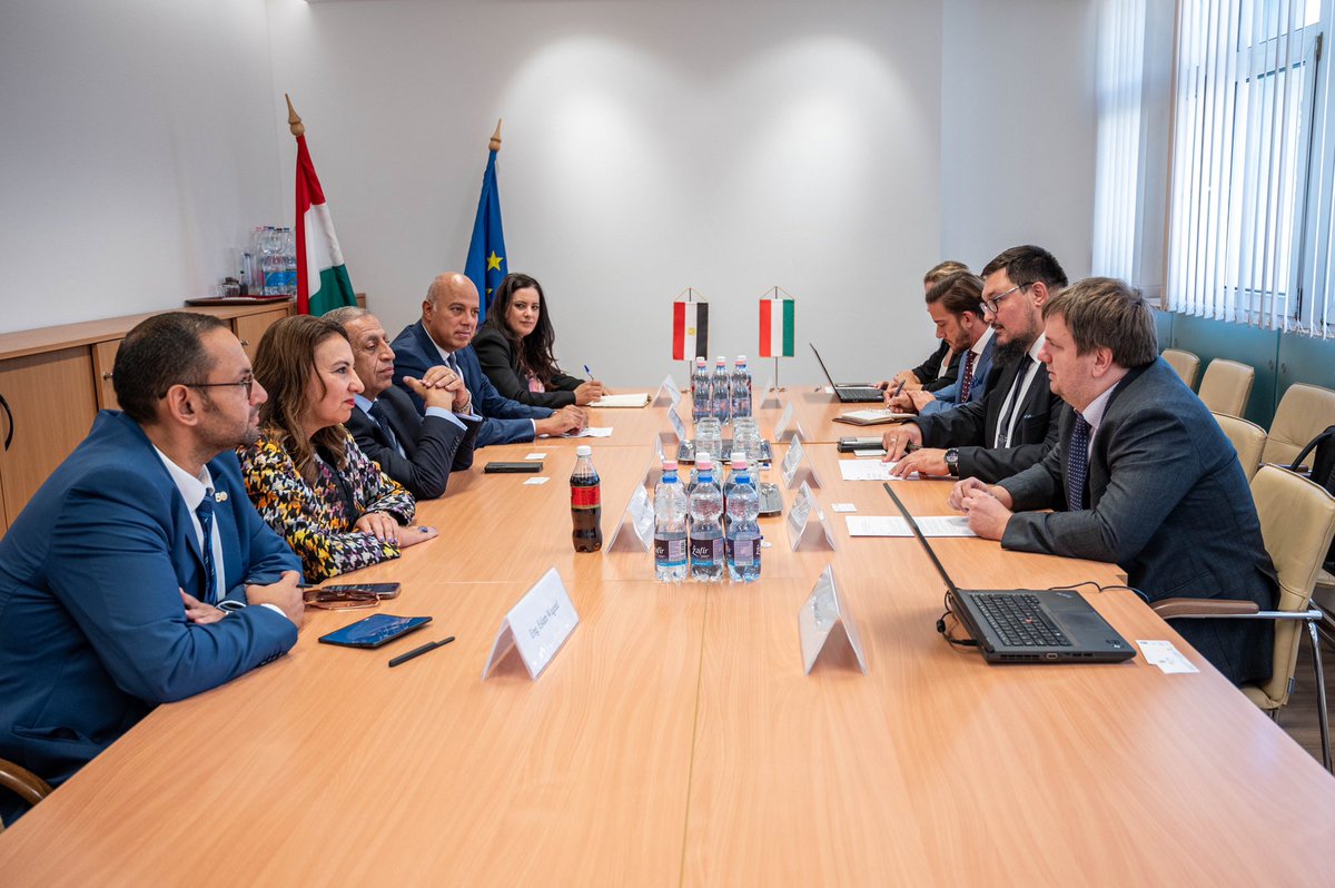 GergelyFabian1's tweet image. #ioi2023 is finished, we handed over the IOI flag to Egypt the organizer of #ioi2024
Sharing experience and discussing potential cooperation with Egypt delegation! Good luck 🍀