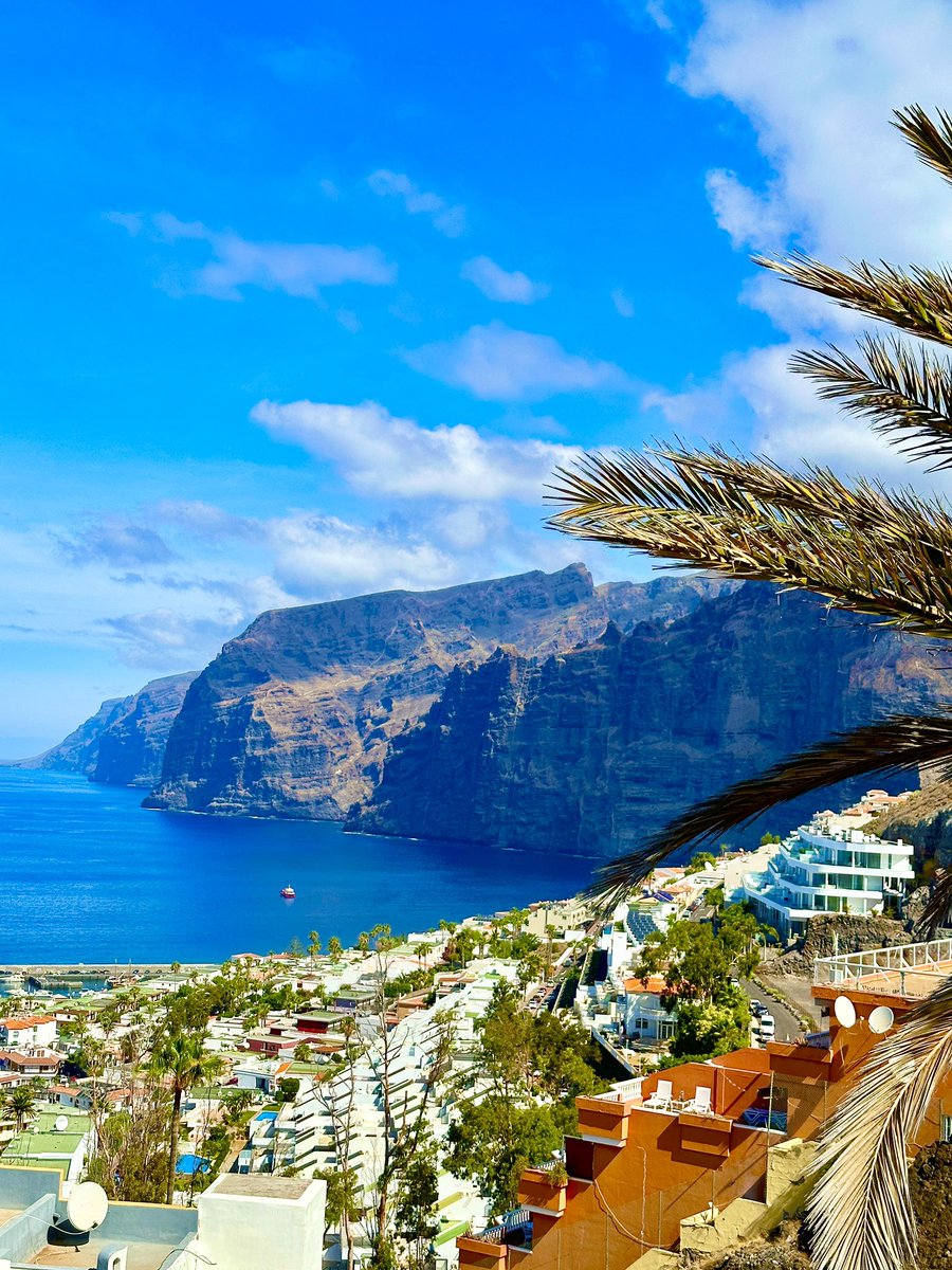 Los Gigantes 
#SantiagoDelTeide 🌊 
#Tenerife 🏴󠁧󠁢󠁳󠁣󠁴󠁿
#IslasCanarias 🇮🇨
#FelizJueves 🌺 
<a href="/holyber/">𝕆𝕝𝕚𝕧𝕖𝕣 ツ</a> 🤗
#Paz ☮️ 
#Salud 🙏 
#BuenosDíasAmigos ❤️