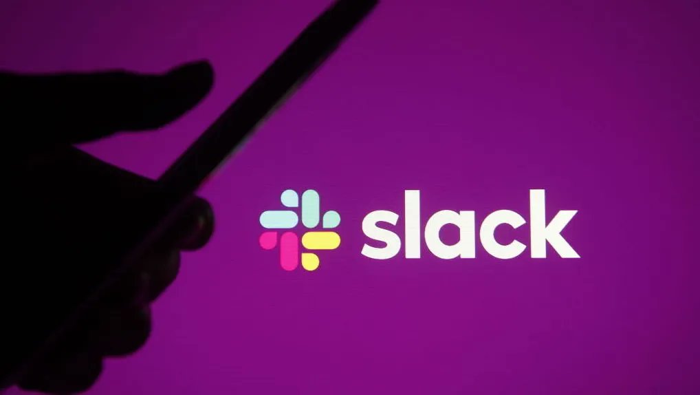 ainutpam's tweet image. 🚀🤖 Salesforce takes productivity to the next level! Introducing Slack AI, seamlessly integrated into your workflow via Slack. Harness collective knowledge effortlessly. Pilot this winter, and it&apos;s set to revolutionize productivity in 2024! 💼🌐 #Salesforce #SlackAI…