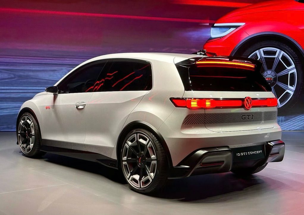 DopeCarsZA's tweet photo. An electric GTI? Brace yourselves! 

Oh! The "I" in GTI now stands for Intelligence rather than Injection, says VW.

Last week, Volkswagen unveiled the ID.GTI concept at the IAA car exhibition in Munich, hinting at an electrified version of the cherished classic. 

#vw #gti https://t.co/rE1zWdxeOo