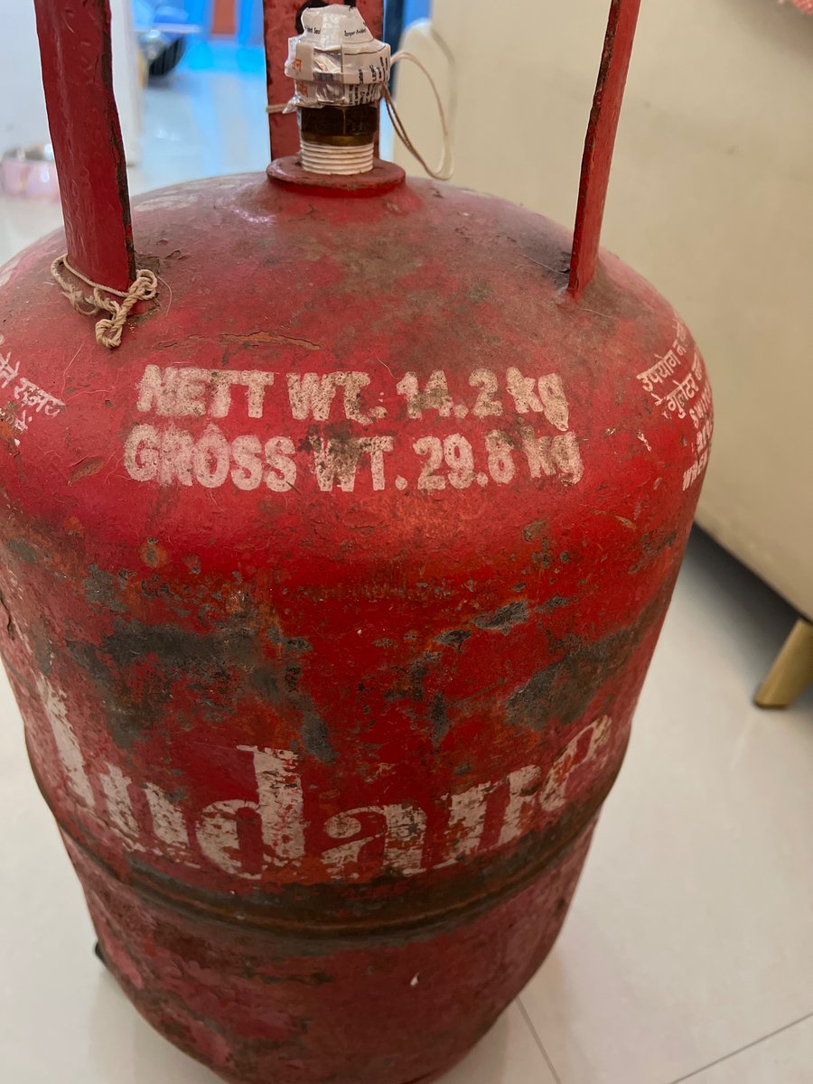 poojamitra88's tweet photo. This is a cylinder I have used bought from Radhakrishna Indane. It was a replacement cylinder which is sealed but completely empty. The agency refuses to even inspect the issue which is cheating customers. @IndianOilcl @DirHR_iocl @DirR_iocl @iocl_wrpl https://t.co/gSo7BquU1j