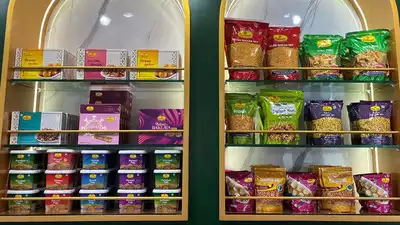 OMRcat's tweet photo. #Tata seeks control of #Haldirams
#Snackmaker wants $10 billion evaluation
Tata Group's consumer division is in talks to acquire a substantial 51% stake in Haldiram's
A proposed deal that could reshape India's snack food industry.
Haldiram's, which is a household name in India, is also talking with private equity firms including Bain Capital about the sale of a 10% stake
If discussions culminate successfully, it will pit the Indian conglomerate directly against global giants like Pepsi and billionaire Mukesh Ambani's Reliance Retail in the fiercely competitive Indian consumer market.
https://t.co/qEc2RmgrjC